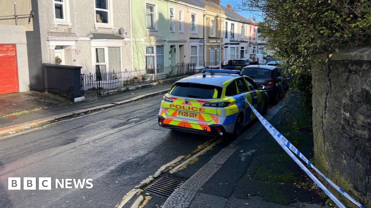 A picture of the cordon in place at the scene. It is blue and white tape.