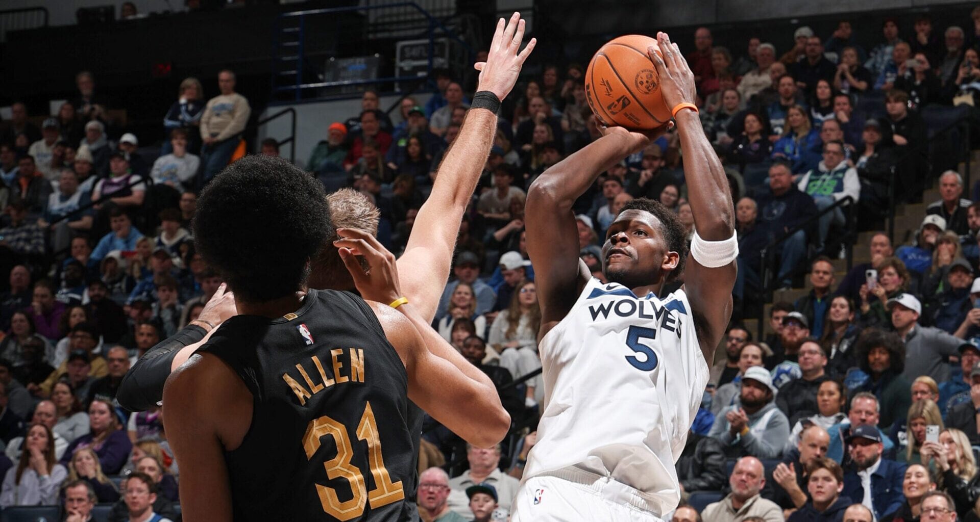 Anthony Edwards becomes 3rd-youngest player to reach 10,000 points