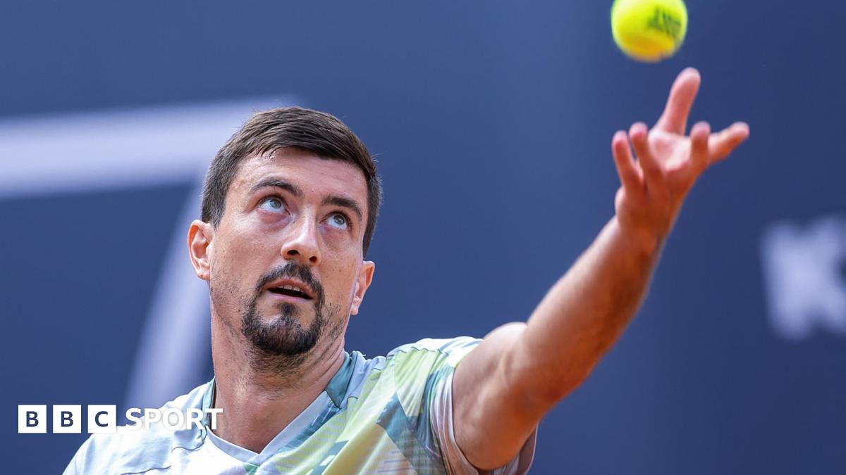 Sebastian Ofner throws the ball to serve