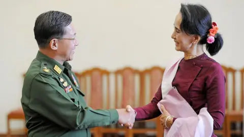 Getty Images Senior General Min Aung Hlaing, Myanmar Commander In-Chief (L) and National League for Democracy (NLD) party leader Aung San Suu Kyi (R) shake hands after their meeting at the Commander in-Chief's office in Naypyidaw on December 2, 2015. 
