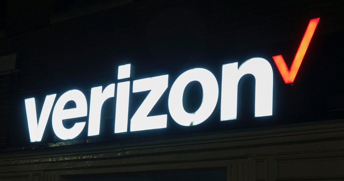 Verizon customers report phone service outages across U.S.