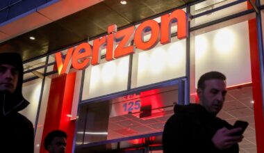 Verizon offers customers a $20 credit after Wednesday's widespread outage