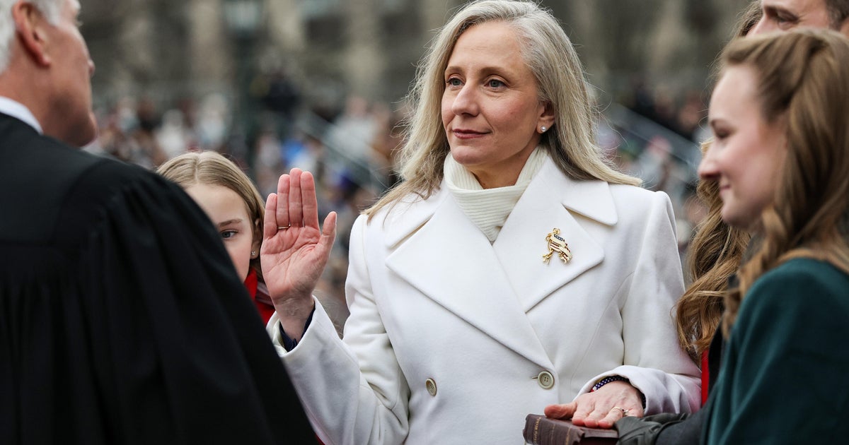 Abigail Spanberger sworn in as Virginia's 1st female governor in historic inauguration