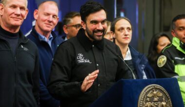 Video shows NYC Mayor Mamdani help dig a van out of the snow in Brooklyn