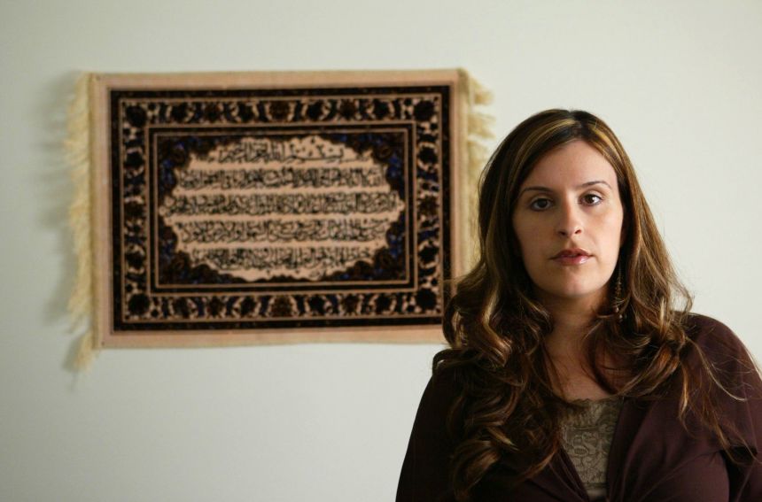 More than 180 authors pulled out of Adelaide Writers' Week after author Randa Abdel-Fattah's invitation to the event was rescinded.