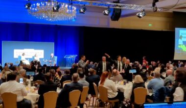 Former Sen. Kyrsten Sinema interrupted by hecklers in Utah