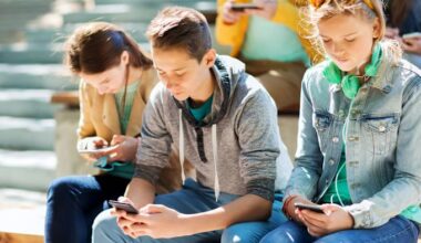 UK ministers draw up options for ban on social media for children