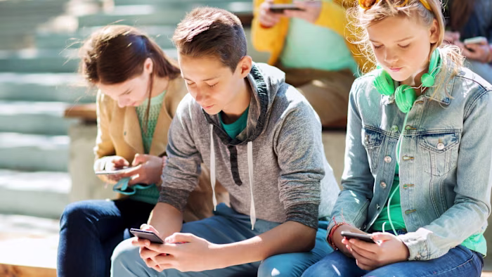 UK ministers draw up options for ban on social media for children