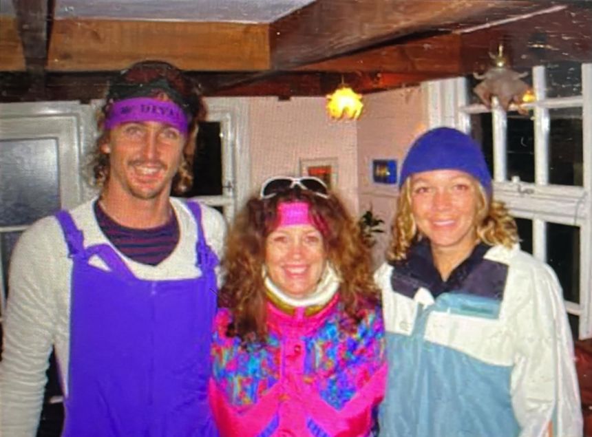 In 2006, Jake, Sandy and Terry went to an '80s ski party together in Muriwai, New Zealand, where the couple lives.