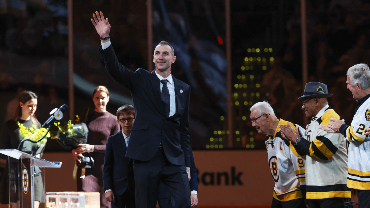 Chara revels in 'greatest honor' as Bruins retire defenseman's No. 33