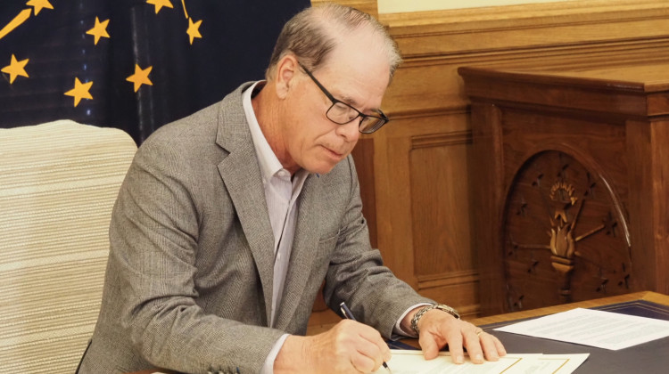 Gov. Mike Braun signs a pair of executive orders dealing with unemployment insurance in his Statehouse office on Thursday, Feb. 27, 2025. - Leslie Bonilla Muñiz / Indiana Capital Chronicle