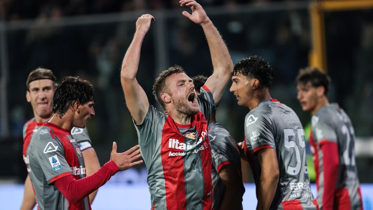 Jamie Vardy of US Cremonese celebrates after scoring a goal in the Serie A football match against Atalanta BC in Cremona in October 2025