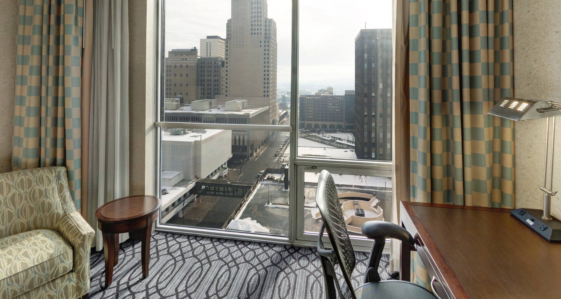 Minneapolis-St. Paul Hilton DoubleTree Abruptly Closes, Guests Told to Leave by Noon—Cites “Public Safety”