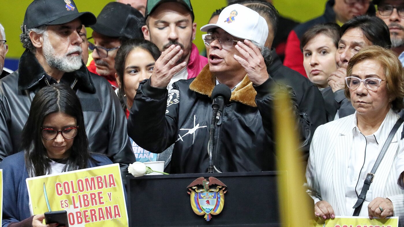 Trump invites Colombian president to White House after threatening his country with military strike : NPR