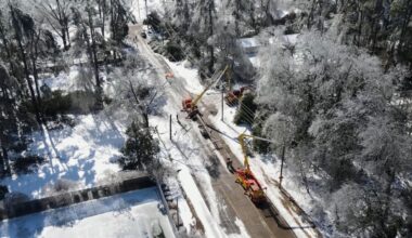 Mississippi sending 135 snowplows to help clear ice and snow from highways