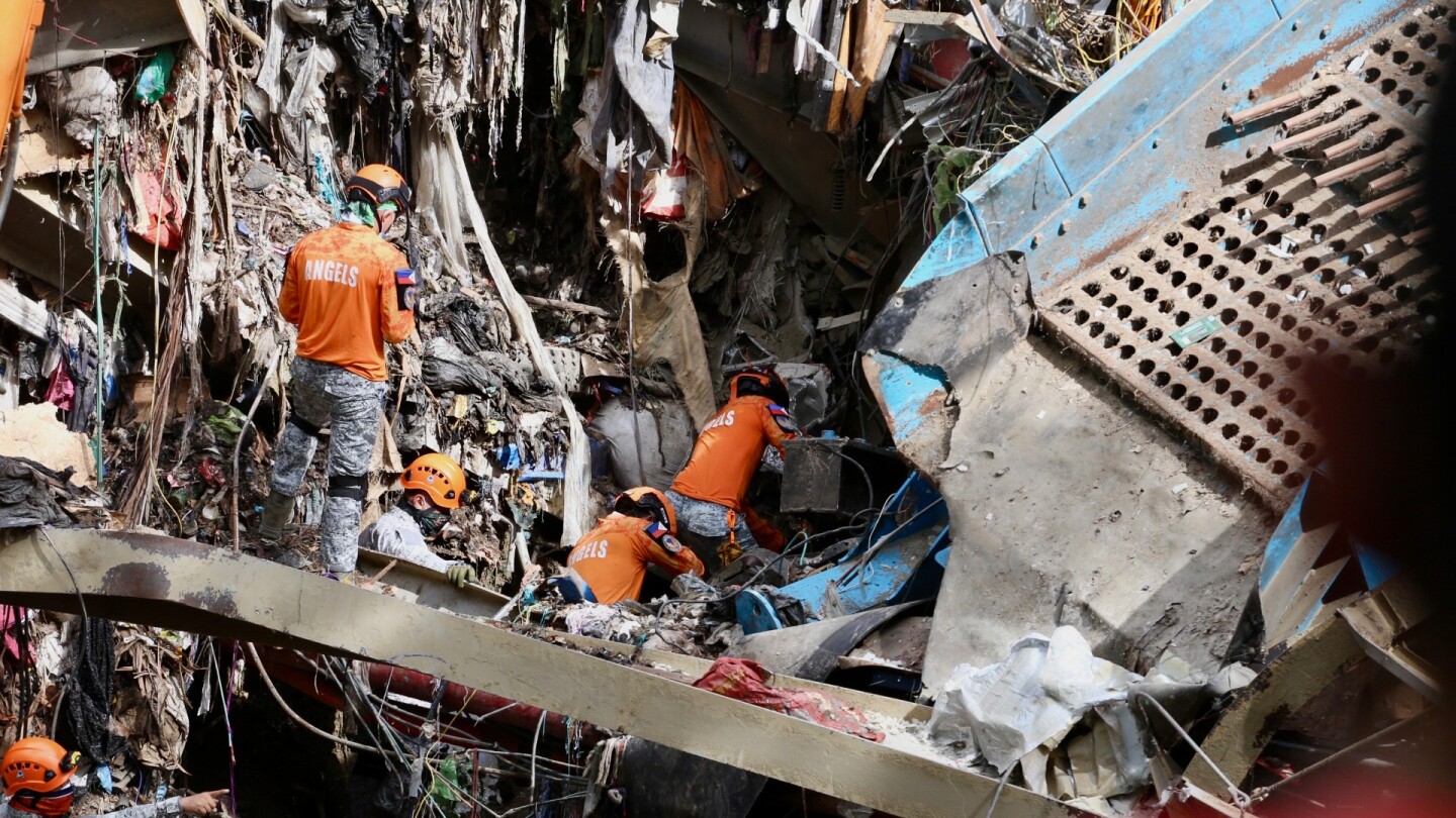 Rescuers detect 'signs of life' at Philippines landfill collapse site