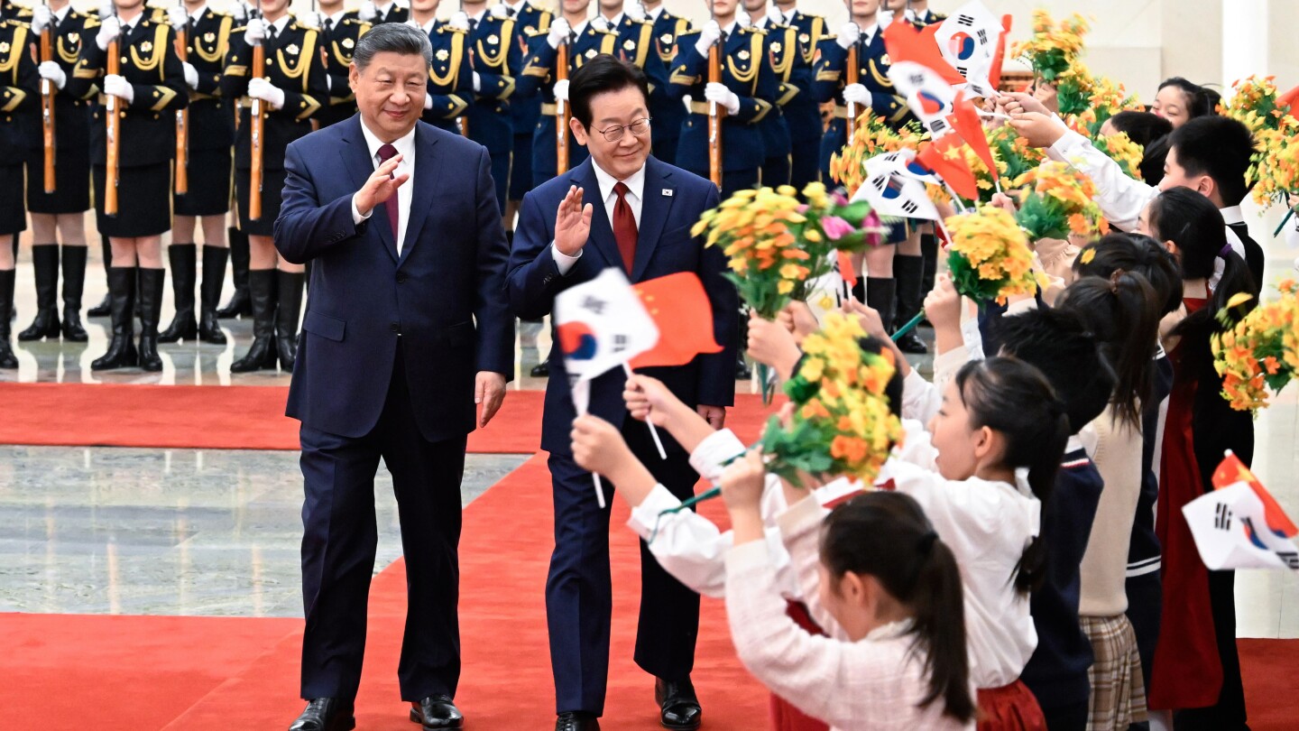 China and South Korea leaders meet to boost trade amid North Korea tensions