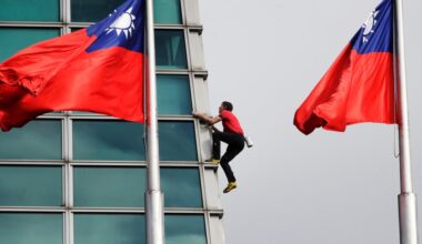American rock climber ascends Taipei 101 without any ropes