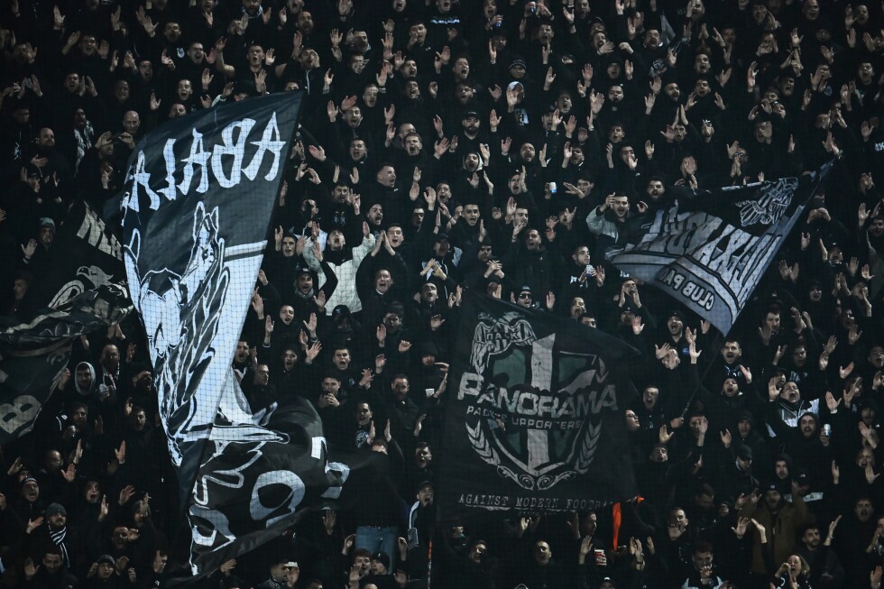 7 fans of Greek soccer team PAOK killed in vehicle crash in Romania