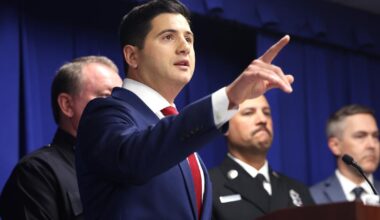 Gun rights groups criticize top L.A. federal prosecutor for response to Minneapolis shooting