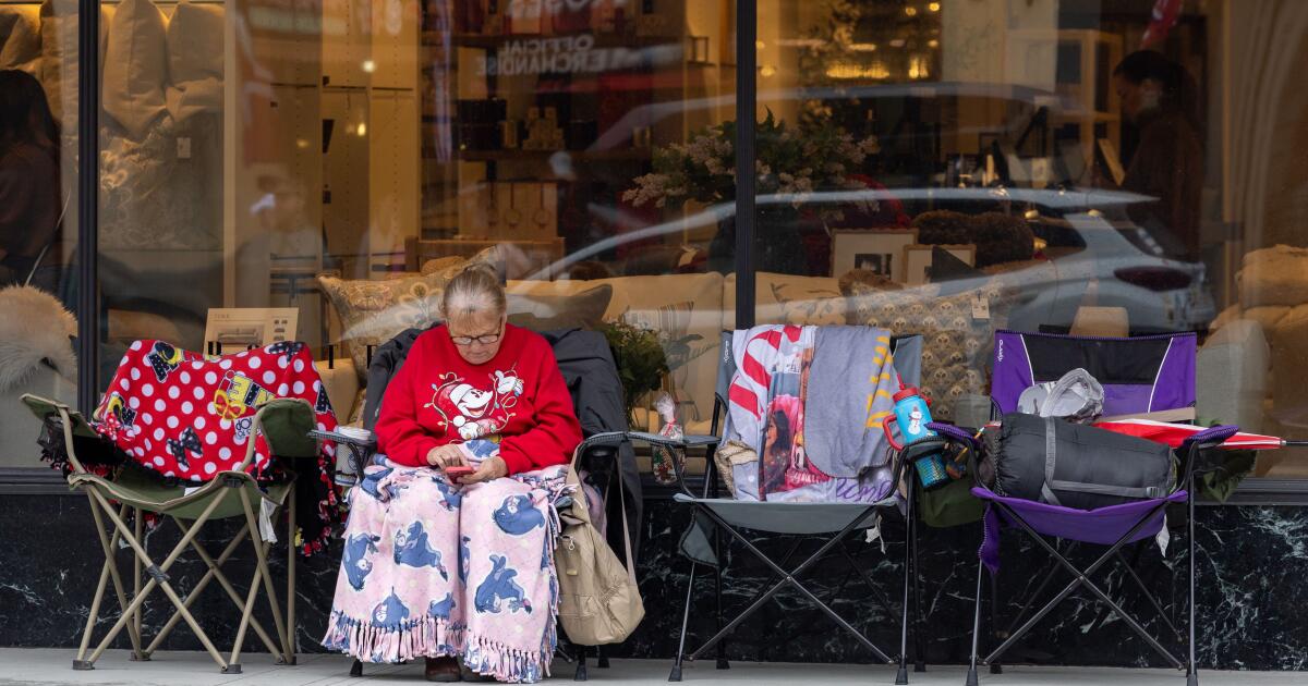 First rainy Rose Parade in decades kicks off in Pasadena