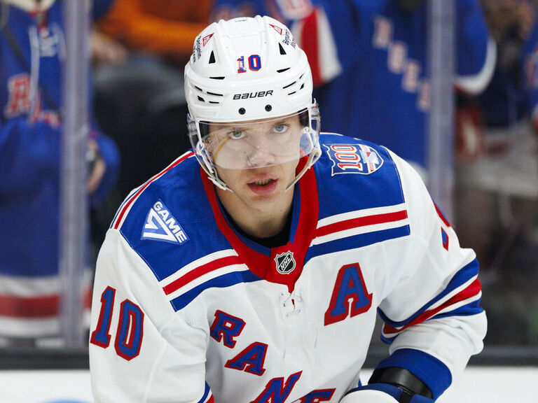 Report: Panarin scratched for roster reasons, wants extension with trade