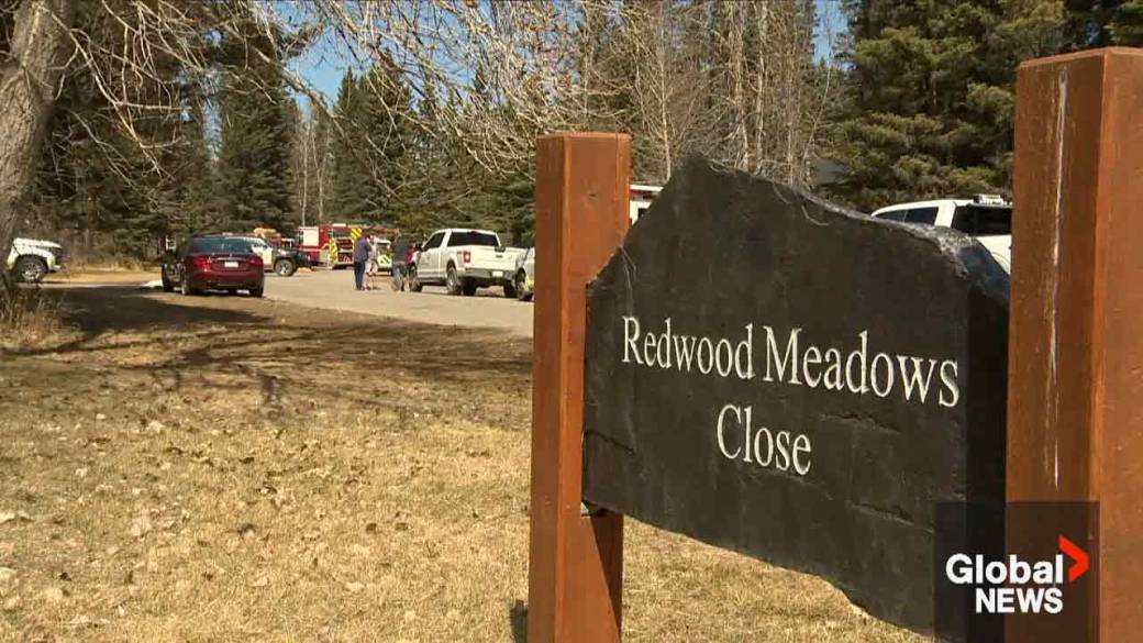 Click to play video: 'Chlorine leak in Redwood Meadows sends one man to hospital'
