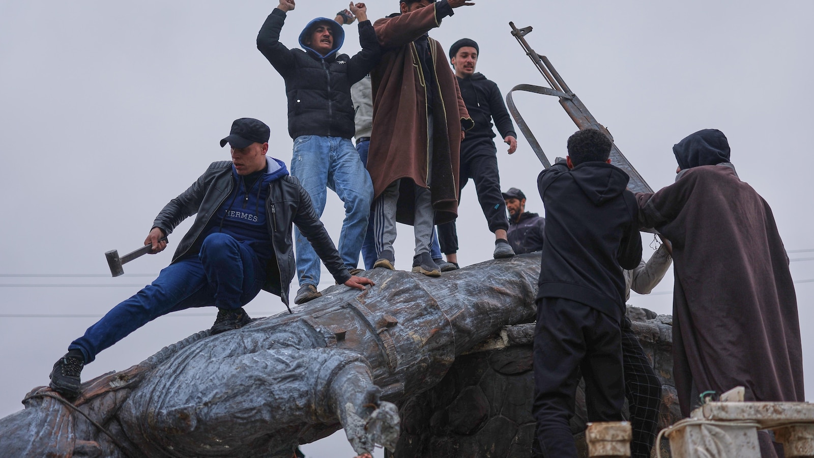 Syrian government seizes strategic town in Raqqa from Kurdish forces