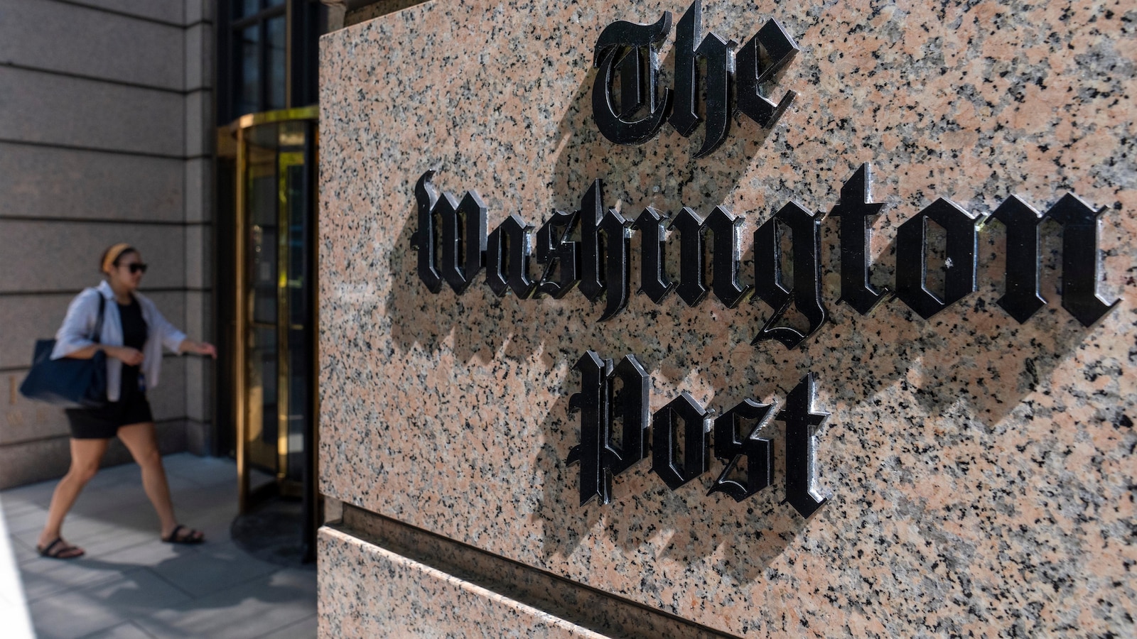 FBI searches home of Washington Post reporter in classified documents probe, newspaper says - ABC News
