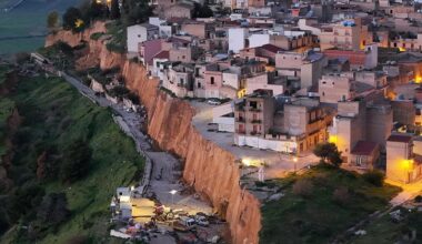 Huge landslide leaves Sicilian homes teetering on cliff edge