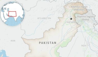 Pakistani counterterrorism police seize 2 tons of explosives and arrest 3 in Karachi