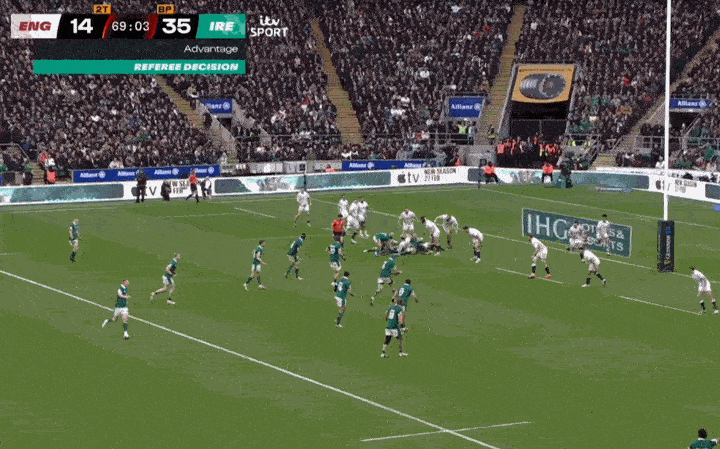 A rugby match between England and Ireland, with Ireland leading 35-14.