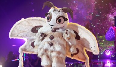 THE MASKED SINGER: Poodle Moth in THE MASKED SINGER “Final Four” episode on FOX. CR: Michael Becker / FOX.