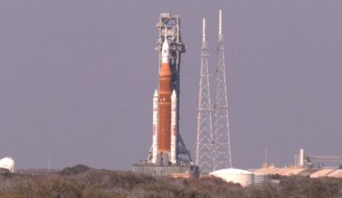 NASA hauls moon rocket off launch pad to fix another launch-delaying malfunction