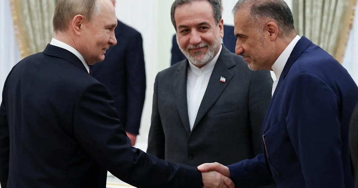 Iran agrees €500 mln arms deal with Russia to rebuild air defenses - FT