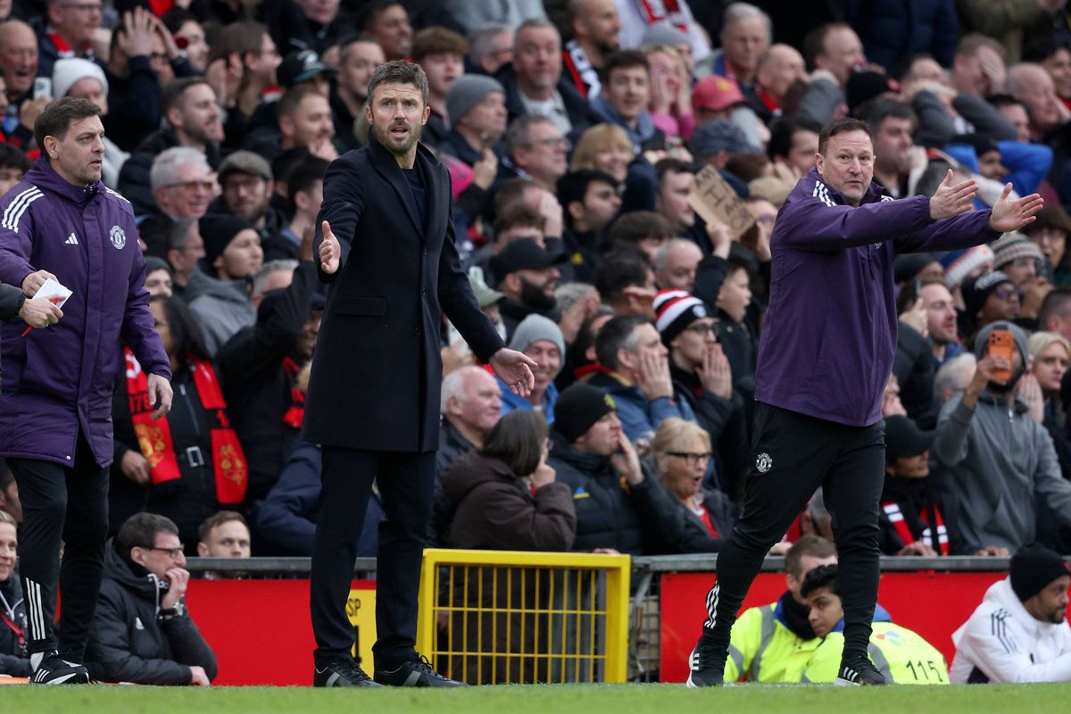 Jonathan Woodgate, Michael Carrick and Steve Holland on the side line during a Manchester United match at Old Trafford