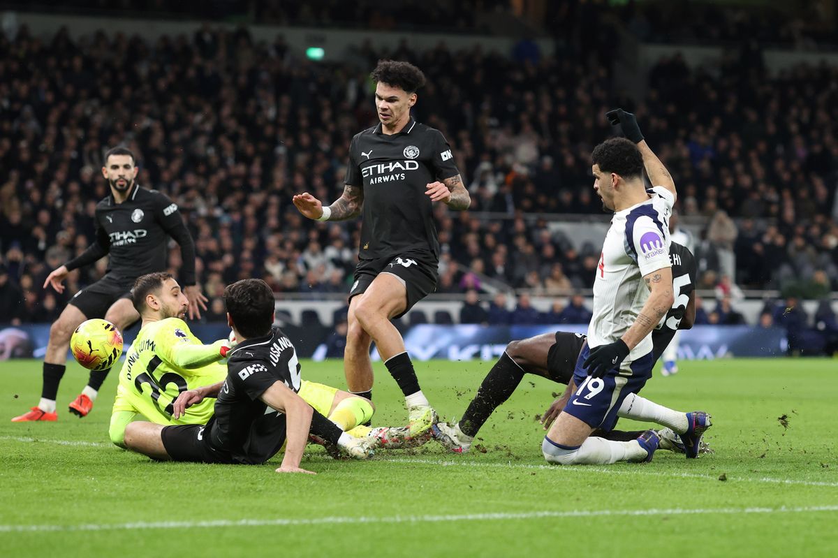 Dominic Solanke of Tottenham Hotspur scores their 1st goal
