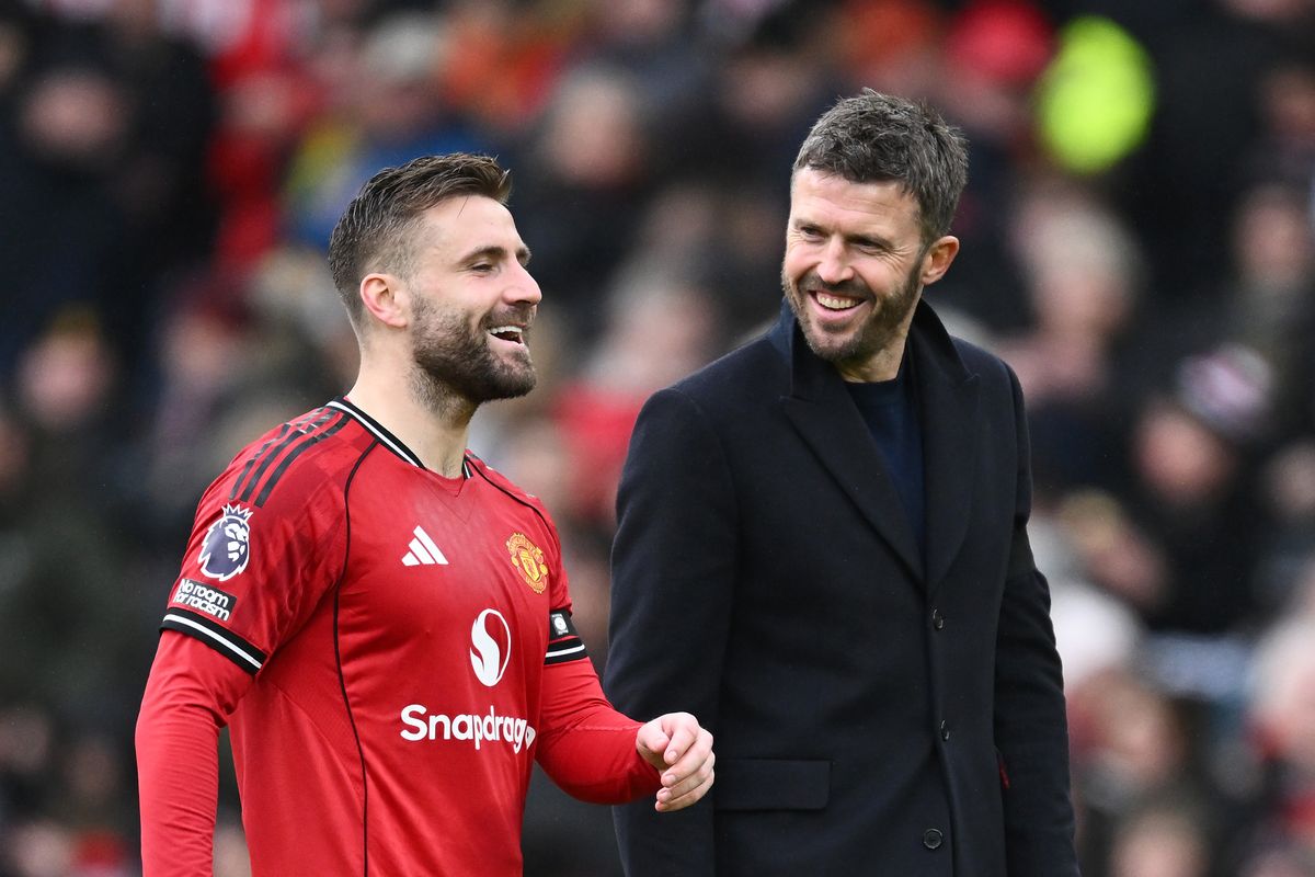 Michael Carrick, Manager of Manchester United, talks with Luke Shaw 