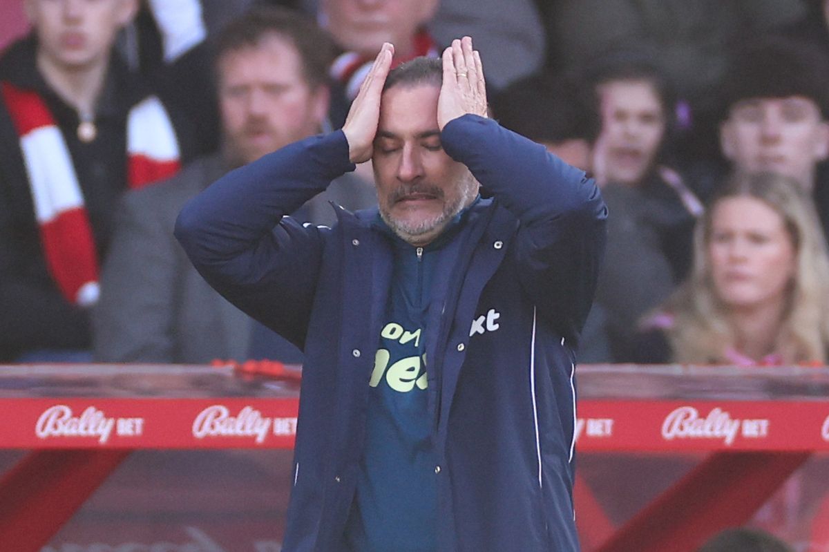 NOTTINGHAM, ENGLAND - FEBRUARY 21: Vitor Pereira the head coach / manager of Nottingham Forest reacts during the Premier League match between Nottingham Forest and Liverpool at City Ground on February 21, 2026 in Nottingham, United Kingdom. (Photo by Robbie Jay Barratt - AMA/Getty Images)