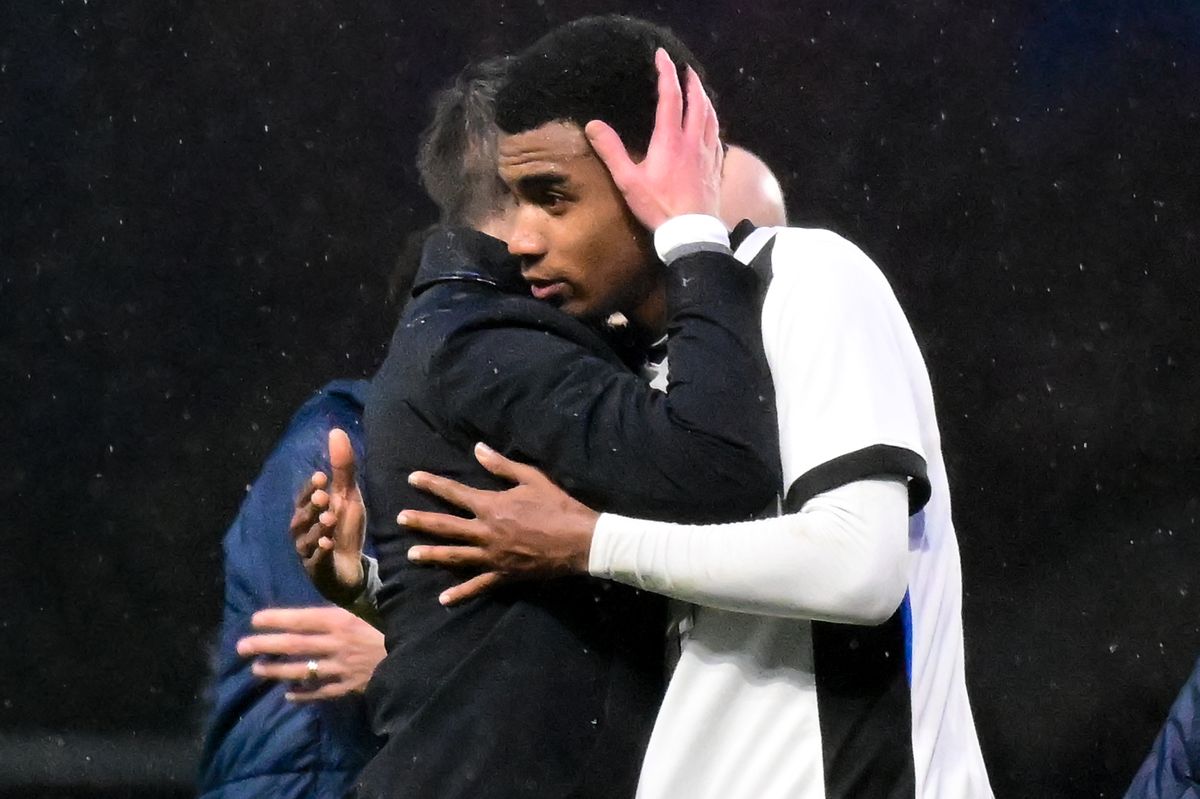 Birmingham City manager Chris Davies hugs midfielder Jhon Solis