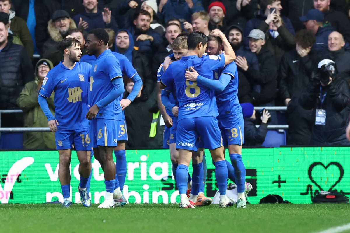 Birmingham City players celebrate Jay Stansfield's winning goal against Leicester