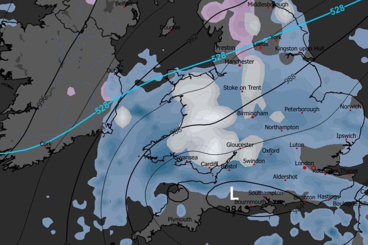 ECM forecasted snow on Friday, February 13. The Met Office expects any snow to arrive later in the day