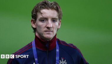 Newcastle United forward Anthony Gordon arrives at St James' Park on 24 February, 2026