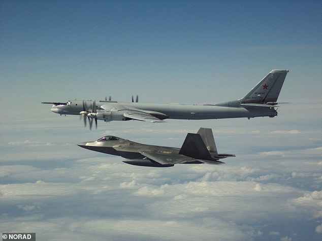 Two pairs of F-22 fighter jets, each with an E-3 intercepted Tu-95 bombers Su-35 fighter jets entering the Alaskan ADIZ in 2019
