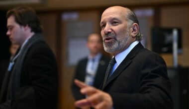 Massie calls for Commerce Secretary Lutnick to resign