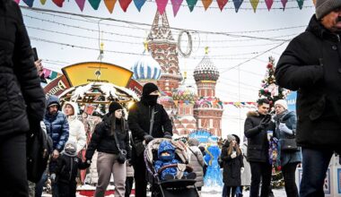 Russia blocks WhatsApp as messaging app crackdown