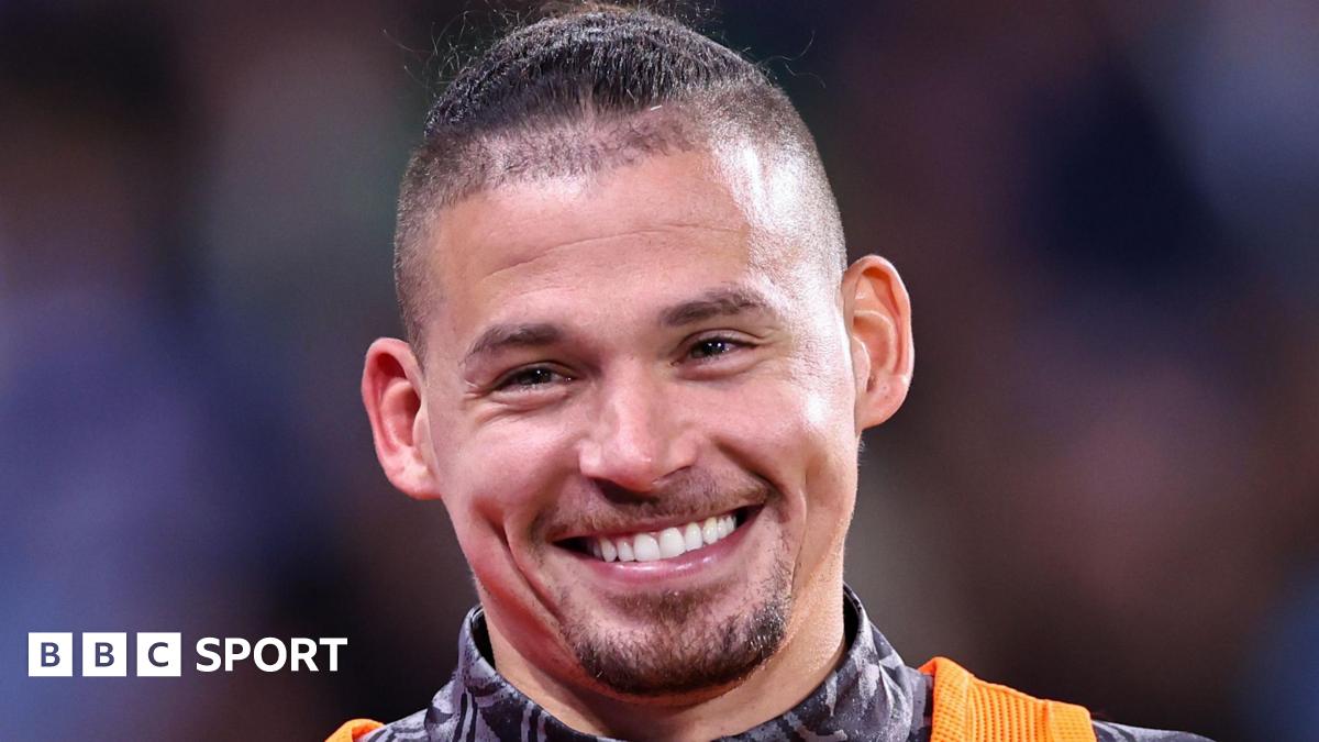 Kalvin Phillips smiling while warming up for Manchester City