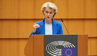 EU proposes new sanctions to weaken Russia's oil sales, with full ban on services