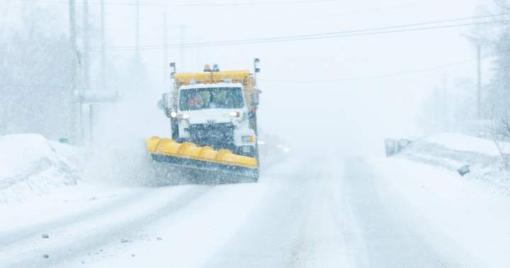 Fast-moving snowstorm advances on southern Ontario, shuts down northern roads
