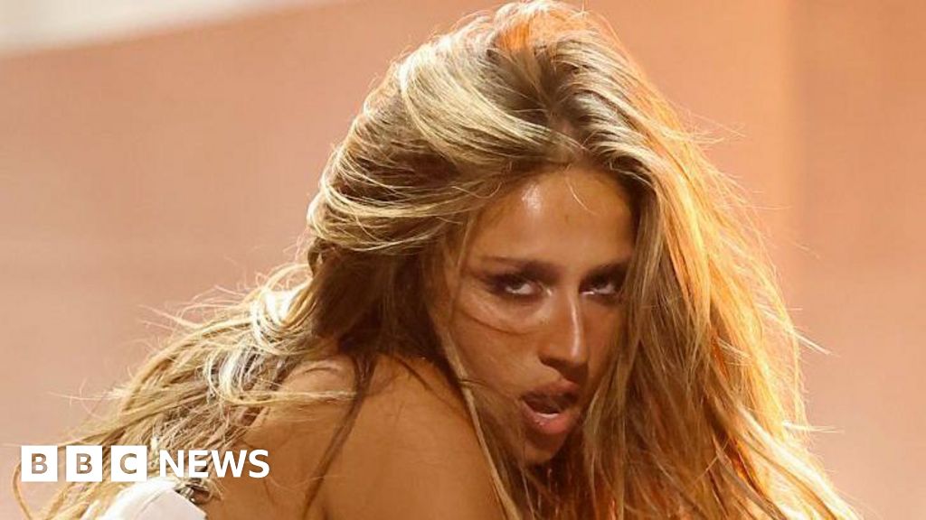 Canadian singer Tate McRae faces backlash for promoting Team USA - BBC